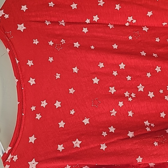 Evri women plus size red and white stars t shirt. Size 1x. Still has tags on it. - Picture 4 of 7